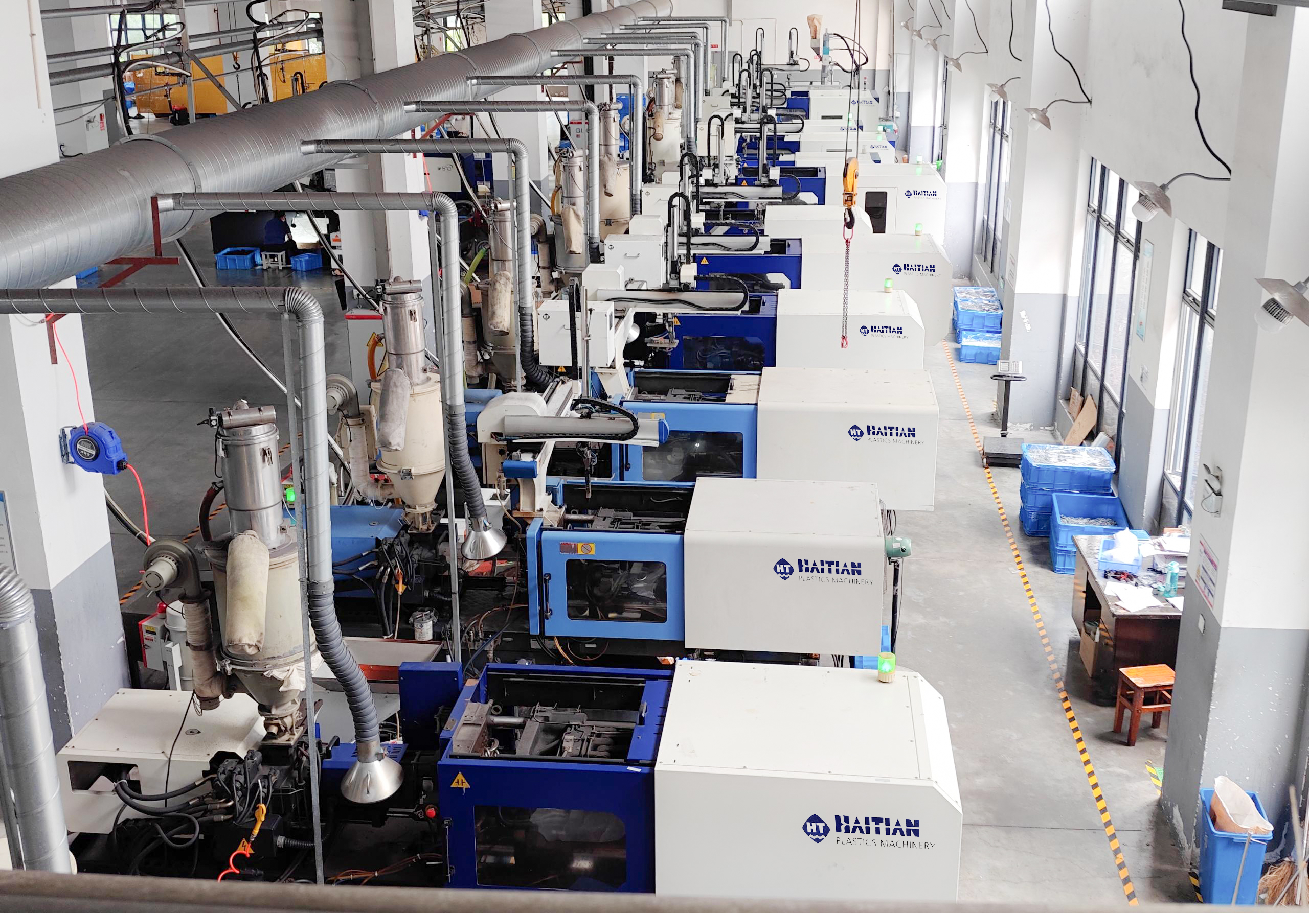 Professional injection molding equipment